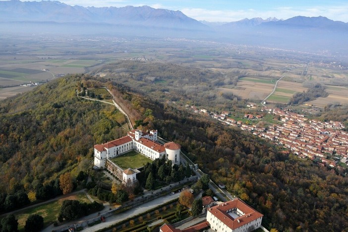 Giornata del Panorama Fai: passeggiata al Castello e al Parco di Masino Giornata del Panorama Fai: passeggiata al Castello e al Parco di Masino