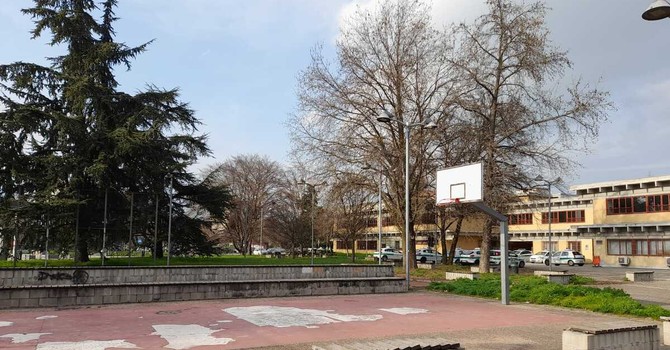 Le condizioni del campo da basket di corso Cincinnato