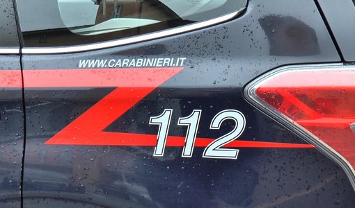 Cumiana: parcheggia l’auto e viene aggredito in pieno centro