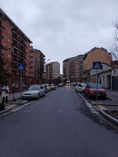 I cartelli al contrario di via Fagnano I cartelli al contrario di via Fagnano