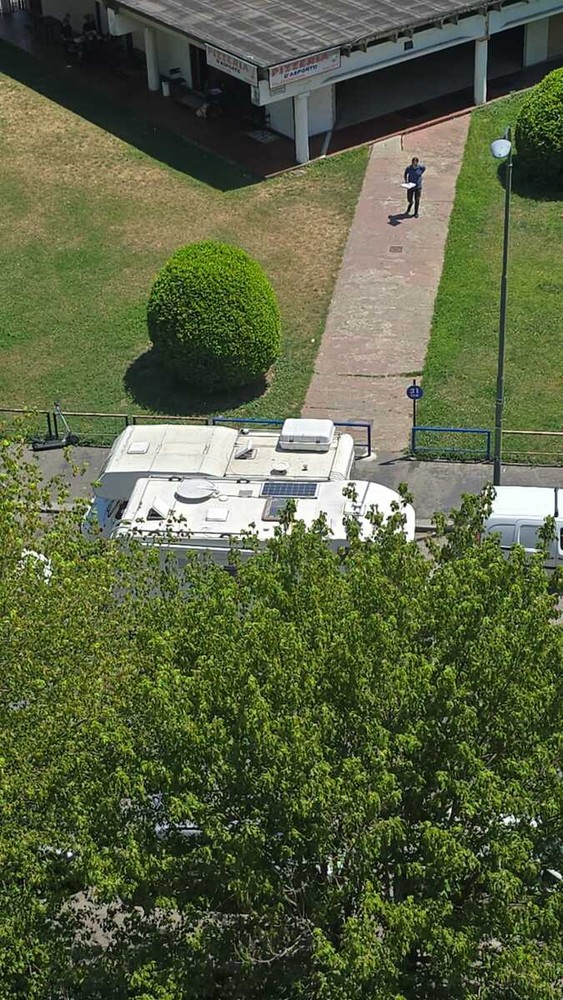 Mirafiori Sud, via Negarville paralizzata dai camper: “Nessuna soluzione dopo mesi di segnalazioni” Mirafiori Sud, via Negarville paralizzata dai camper: “Nessuna soluzione dopo mesi di segnalazioni”