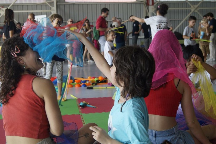 Collegno, i centri estivi raddoppiano e coprono l'intero orario scolastico fino a settembre Collegno, i centri estivi raddoppiano e coprono l'intero orario scolastico fino a settembre