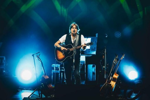 Cristiano De André omaggia i successi del padre: il concerto al Teatro Colosseo Cristiano De André omaggia i successi del padre: il concerto al Teatro Colosseo