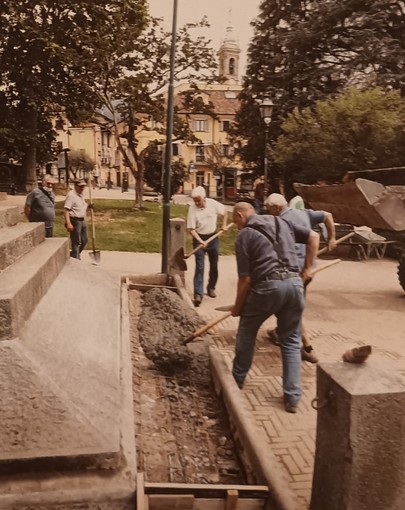 Gli Alpini si prendono cura del Monumento ai Caduti