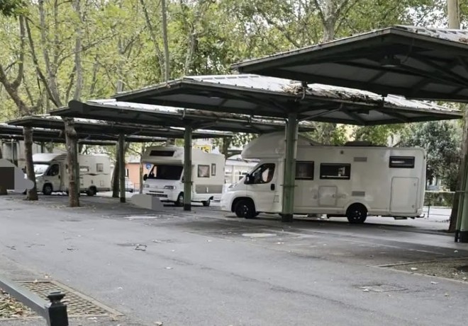 Campeggio nomade in corso Taranto