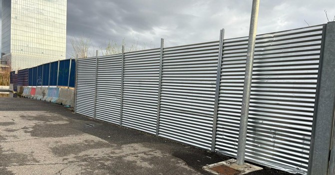 La nuova recinzione lungo la promenade