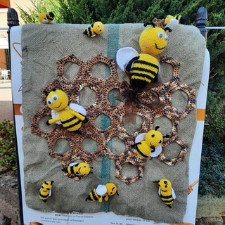 Cavour diventa la grande casa delle api