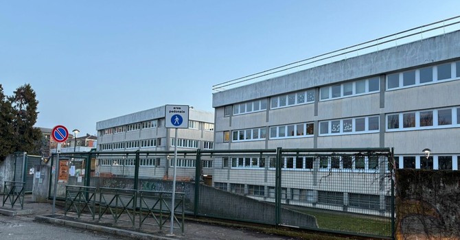 Cantieri lenti al complesso scolastico E13