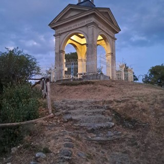 L’impegno di ‘Vivi La Rocca’ a dispetto dei vandali dei gradini della Rocca