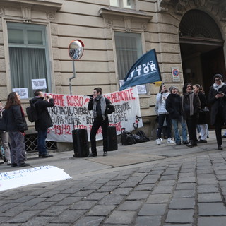 Borse, mense e residenze. Cambiare Rotta davanti alla Regione: “Dov’è il diritto allo studio?”