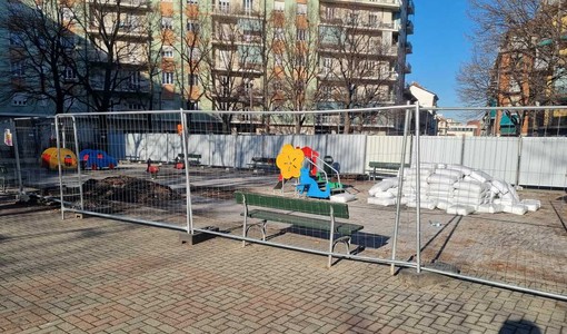 Area giochi di piazza Mattirolo, lavori in ritardo: la riapertura slitta a gennaio