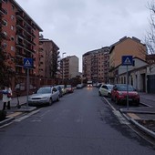 I cartelli al contrario di via Fagnano