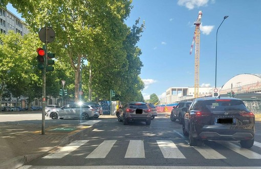 Ingorghi all'incrocio tra corso Massimo e via Petrarca
