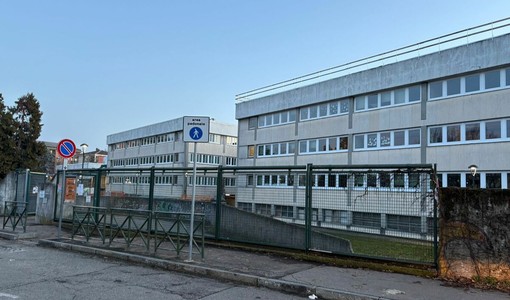 Cantieri lenti al complesso scolastico E13