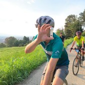 Pedalata di gruppo per distribuire 50 campionatori passivi per monitorare l'ozono in città