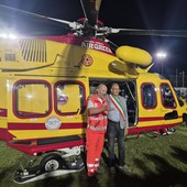 Mauro Bessone con il sindaco Paschetta all’inaugurazione della piazzola di atterraggio in notturna Mauro Bessone con il sindaco Paschetta all’inaugurazione della piazzola di atterraggio in notturna
