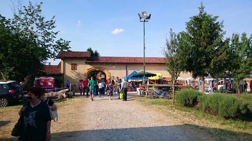 Comicità sotto le stelle: riparte il festival “L’Arte nel Pagliaio” a Cascina Duc