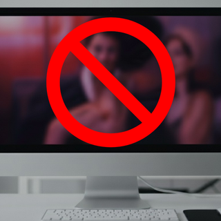 Stretta sui siti hard: dal 12 novembre accesso solo con verifica Stretta sui siti hard: dal 12 novembre accesso solo con verifica