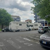 Il mezzo in doppia fila