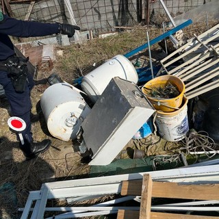 Sequestrata a Chieri una discarica a cielo aperto di rifiuti