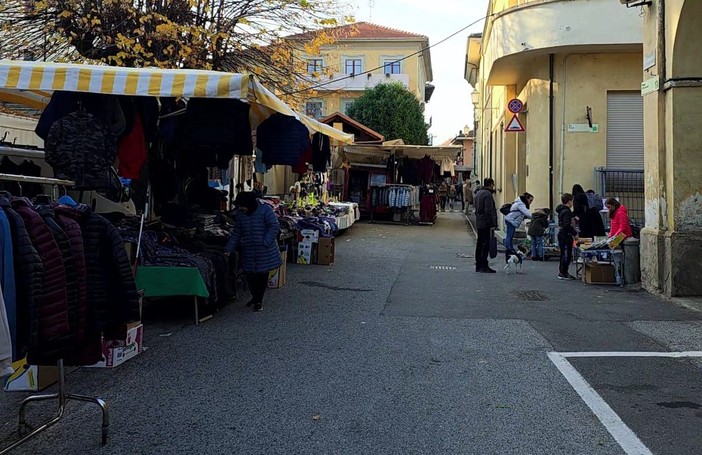 Cavour rinvia l’asfalto in centro dopo ‘Tuttomele’ Cavour rinvia l’asfalto in centro dopo ‘Tuttomele’