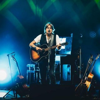 Cristiano De André omaggia i successi del padre: il concerto al Teatro Colosseo