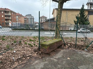 Le condizioni del campo da basket Le condizioni del campo da basket