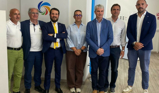 Il Comitato organizzatore dei grandi eventi del canottaggio ospite di Acinque allo sportello di via Avegno, nel cuore di Varese Il Comitato organizzatore dei grandi eventi del canottaggio ospite di Acinque allo sportello di via Avegno, nel cuore di Varese