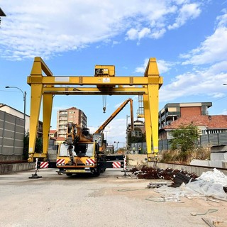 Collegno, avviati i lavori di smantellamento del carroponte lungo corso Francia