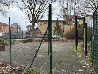 Le condizioni del campo da basket Le condizioni del campo da basket