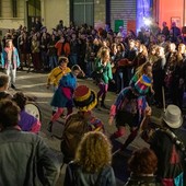 Casa Fools trasforma Vanchiglia in un teatro a cielo aperto: in via Bava il Festival delle arti popolari