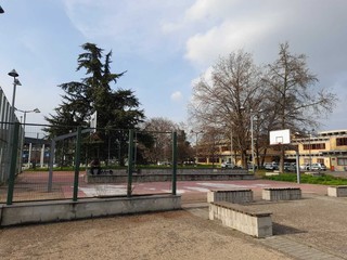 Le condizioni del campo da basket di corso Cincinnato