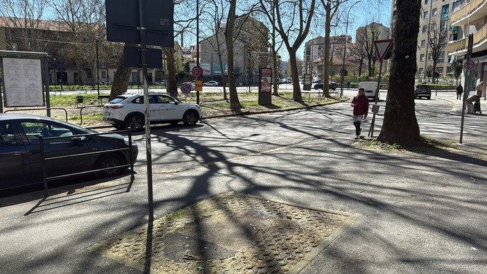 Il contenitore degli abiti di piazza Sofia è stato rimosso Il contenitore degli abiti di piazza Sofia è stato rimosso