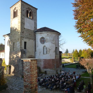La visita alle epigrafi funerarie dell’Abbazia diventa teatro