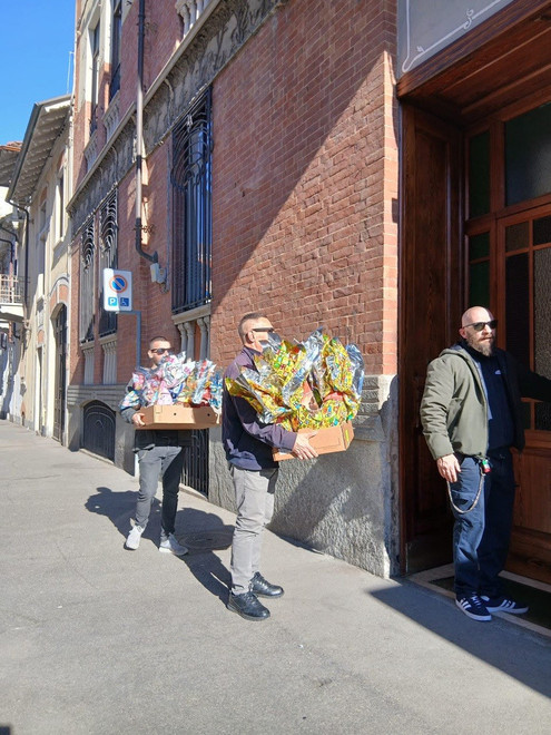 I volontari di CasaPound portano un sorriso ai bambini in difficoltà