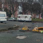 Blitz della Municipale a Mirafiori contro i camper rom: &quot;Allontanatevi o sequestriamo i mezzi&quot;