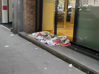 I giacigli davanti alla banca I giacigli davanti alla banca
