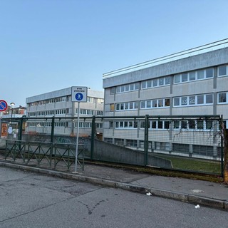 Cantieri lenti al complesso scolastico E13