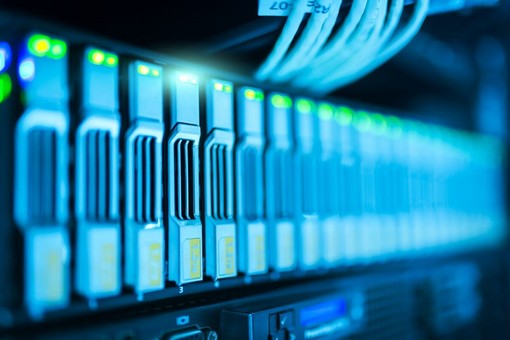Cloud Hosting e VPS a confronto: cosa cambia per prestazioni e gestione Cloud Hosting e VPS a confronto: cosa cambia per prestazioni e gestione