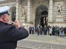 Un momento della commemorazione davanti a Palazzo Civico