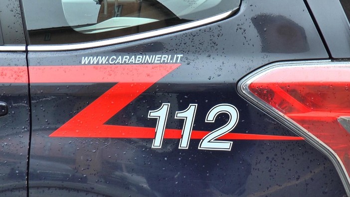 Cumiana: parcheggia l’auto e viene aggredito in pieno centro