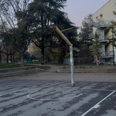 Il campo da basket di via Braccini Il campo da basket di via Braccini