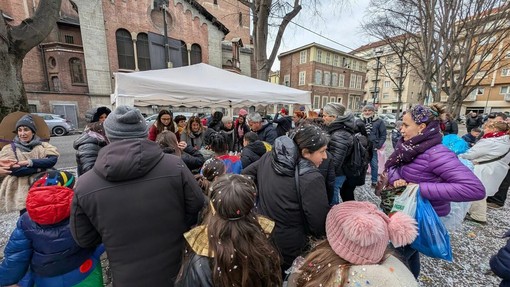 “L’Asl si sposta, il nonno rincorre: il nuovo sport di quartiere” a Borgo Vittoria un Carnevale all’insegna dell’ironia