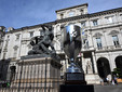 Il trofeo della CEV Champions League tra Palazzo Civico e Grattacielo Piemonte Il trofeo della CEV Champions League tra Palazzo Civico e Grattacielo Piemonte