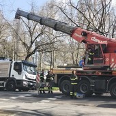 Voragine sotto la cisterna, mattinata di caos in Regio Parco