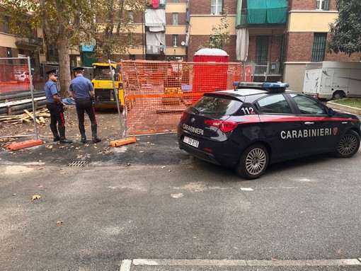Viaggiavano a bordo di un furgone con rame e cesoie rubate da un cantiere: nei guai 2 cugini Viaggiavano a bordo di un furgone con rame e cesoie rubate da un cantiere: nei guai 2 cugini