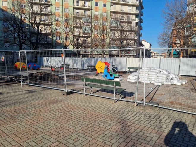 Area giochi di piazza Mattirolo, lavori in ritardo: la riapertura slitta a gennaio