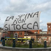 Tre scippi con monopattino lungo la Spina: "Ora chiediamo le telecamere" Tre scippi con monopattino lungo la Spina: "Ora chiediamo le telecamere"