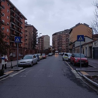 I cartelli al contrario di via Fagnano