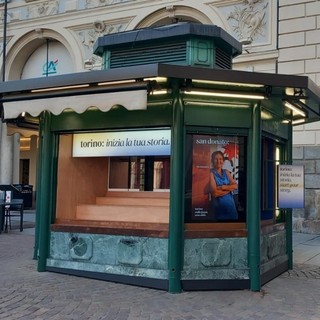 Una foto dello storico chiosco di piazza San Carlo Una foto dello storico chiosco di piazza San Carlo